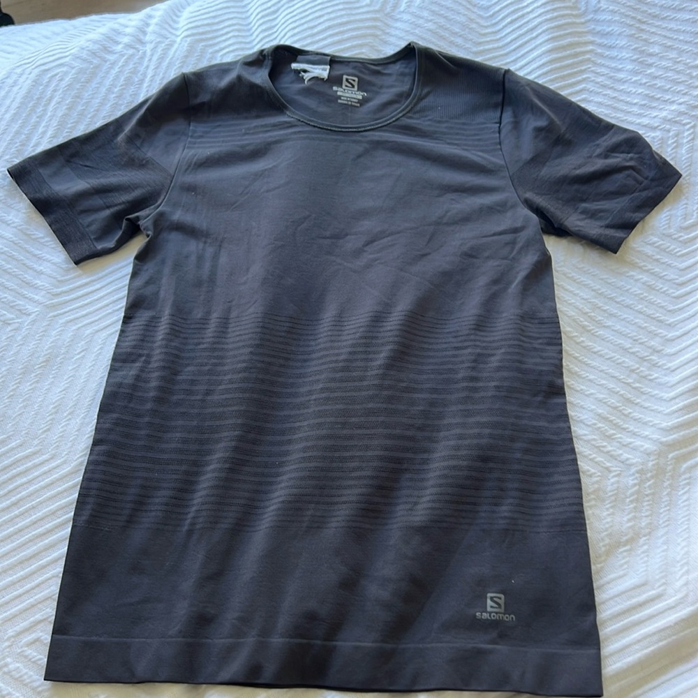 Salomon Shirt Women's Size small Gray Moisture Wicking Outdoor Hiking Running